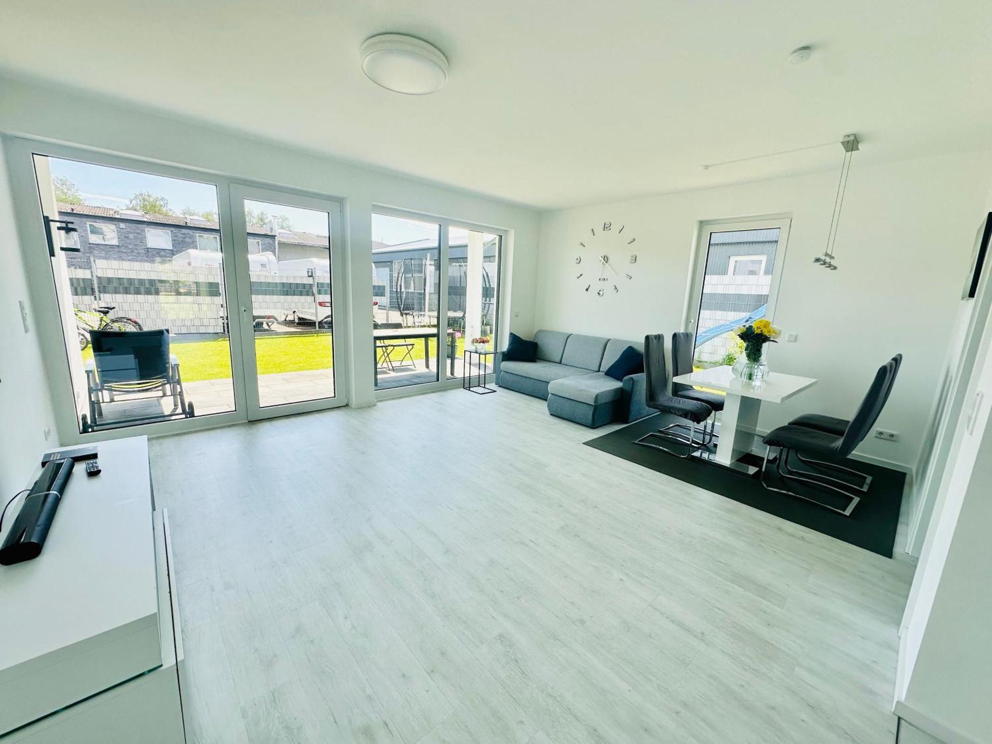 Neue Doppelhaushaelfte Mit Terrasse, Balkon Und Garten Remscheid Kültér fotó